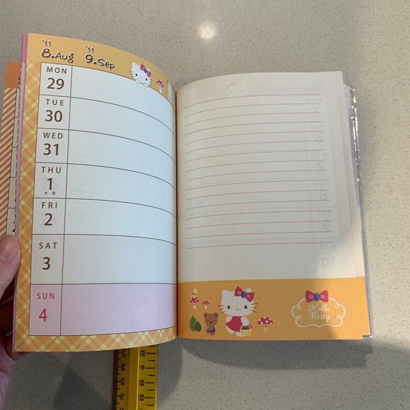 2011 HELLO KITTY PLANNER BRAND NEW - Picture 8 of 13
